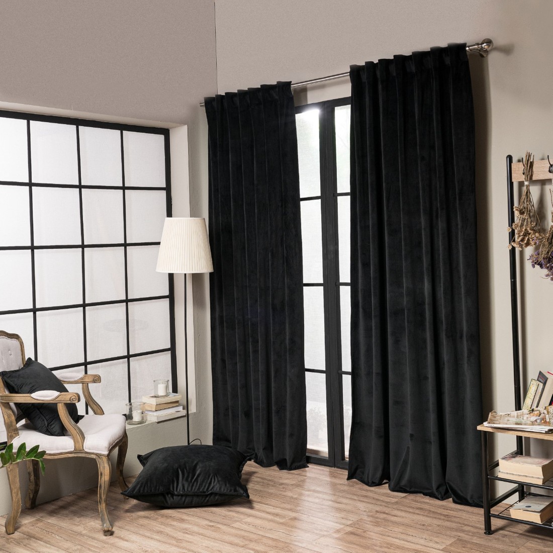 Βελούδινη Κουρτίνα Με Τρέσα 140x260 Velvet 06 Μαύρο Teoran